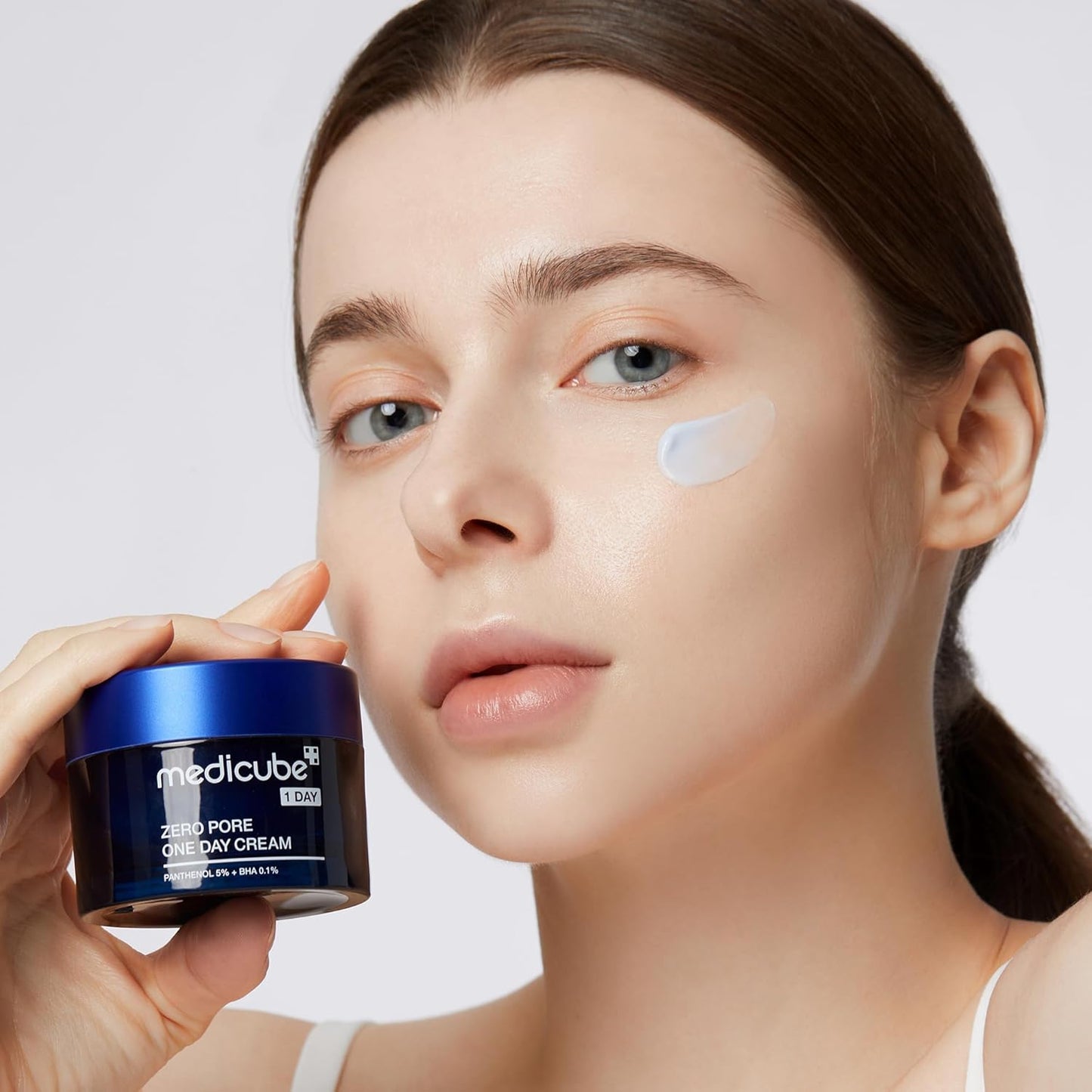 Medicube Zero Pore One-Day Cream 150 ML 1.7 fl.oz - Visibly Smaller Pores, Controls Excess Oil - Pore Refining Cream with Panthenol, Salicylic Acid, and Niacinamide